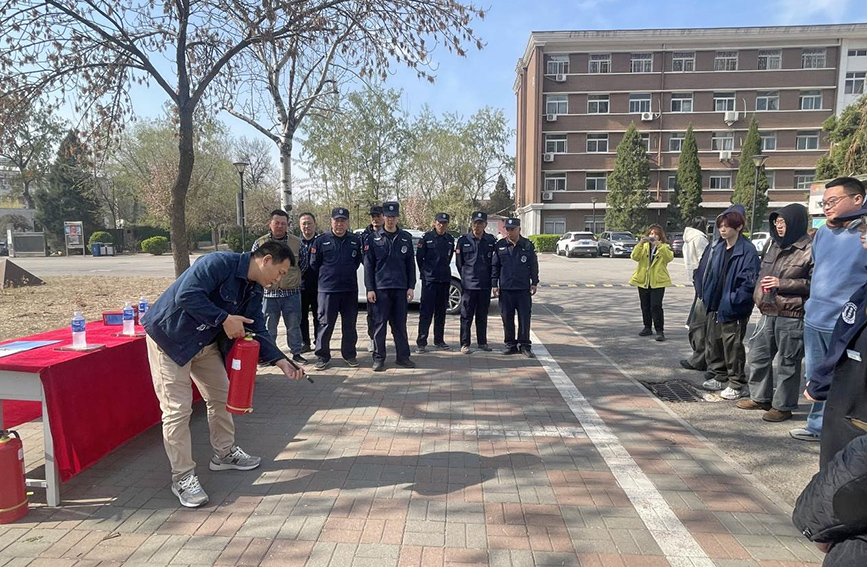 教师讲解火灾预防基础。beat365在线唯一官网供图